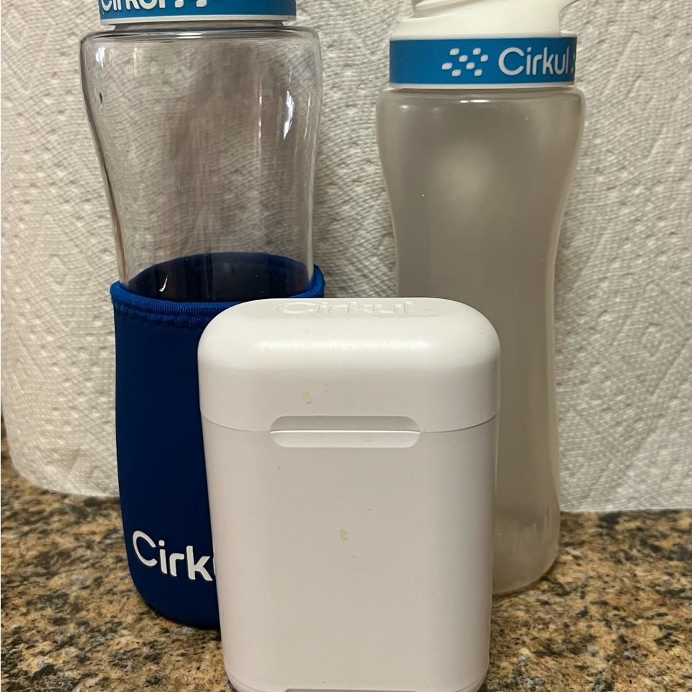 “Clearance Discounted” Cirkul Hydration Bottle Set with Blue Sleeve